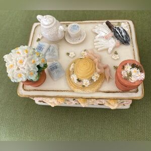 Vintage Dezine Trinket Box Garden Top Table With Lid